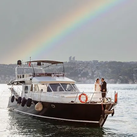 Dolphin Yacht Hotel